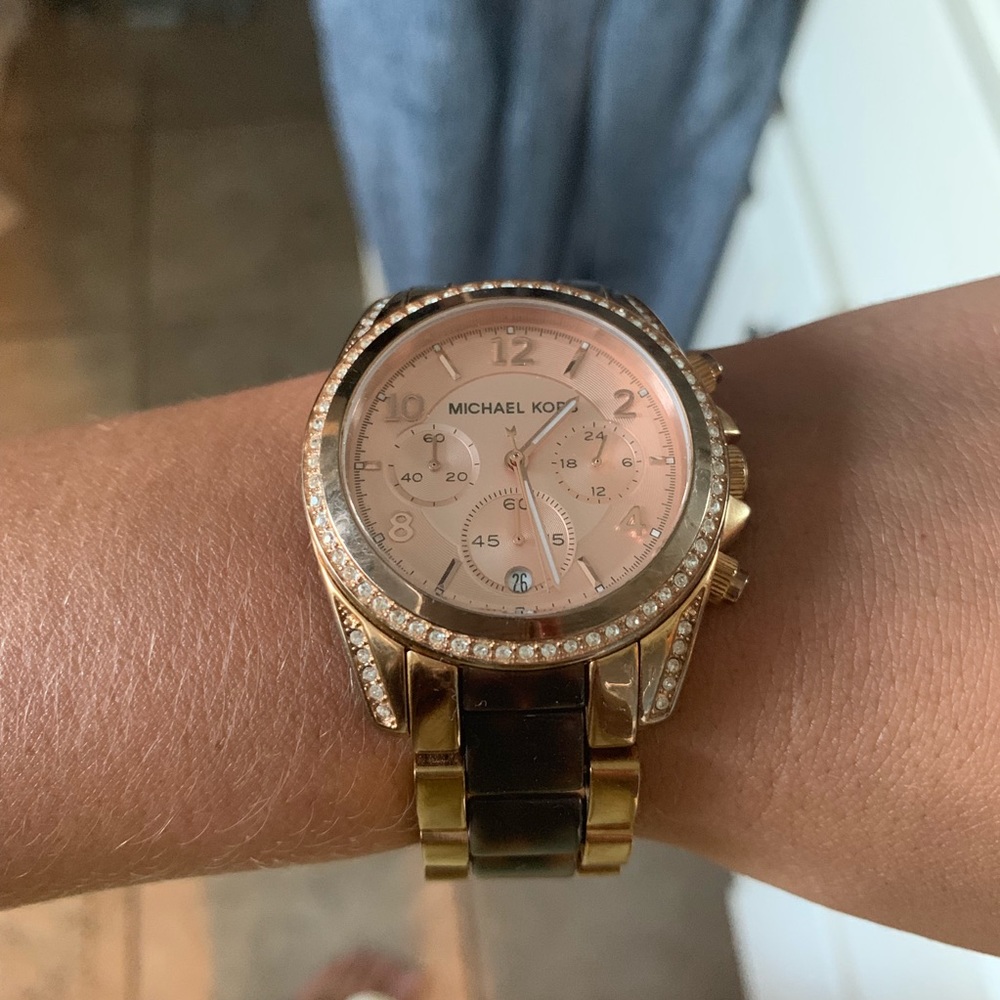 MK WATCH - Picture 3 of 4